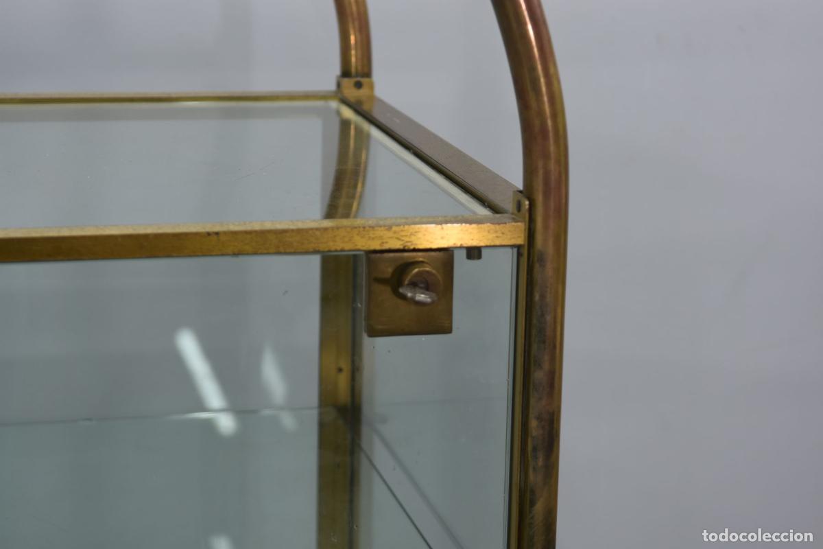 Antig&uuml;edades: Vitrine laiton arch&eacute;e de collectionneur 1970 - Foto 7