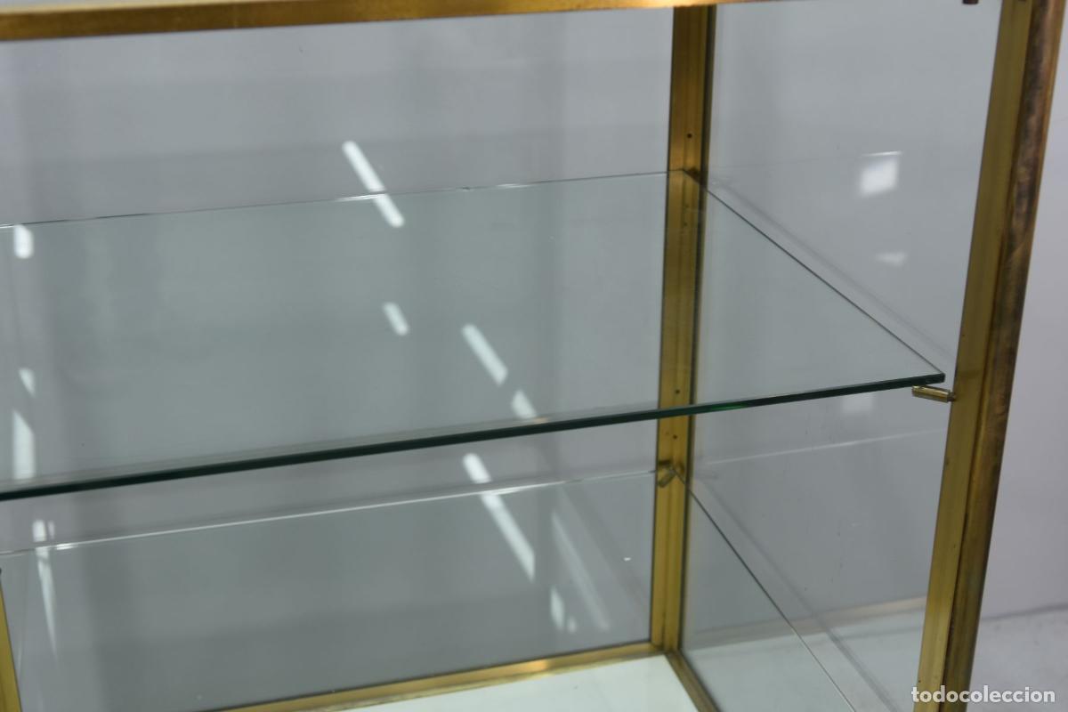 Antig&uuml;edades: Vitrine laiton arch&eacute;e de collectionneur 1970 - Foto 8