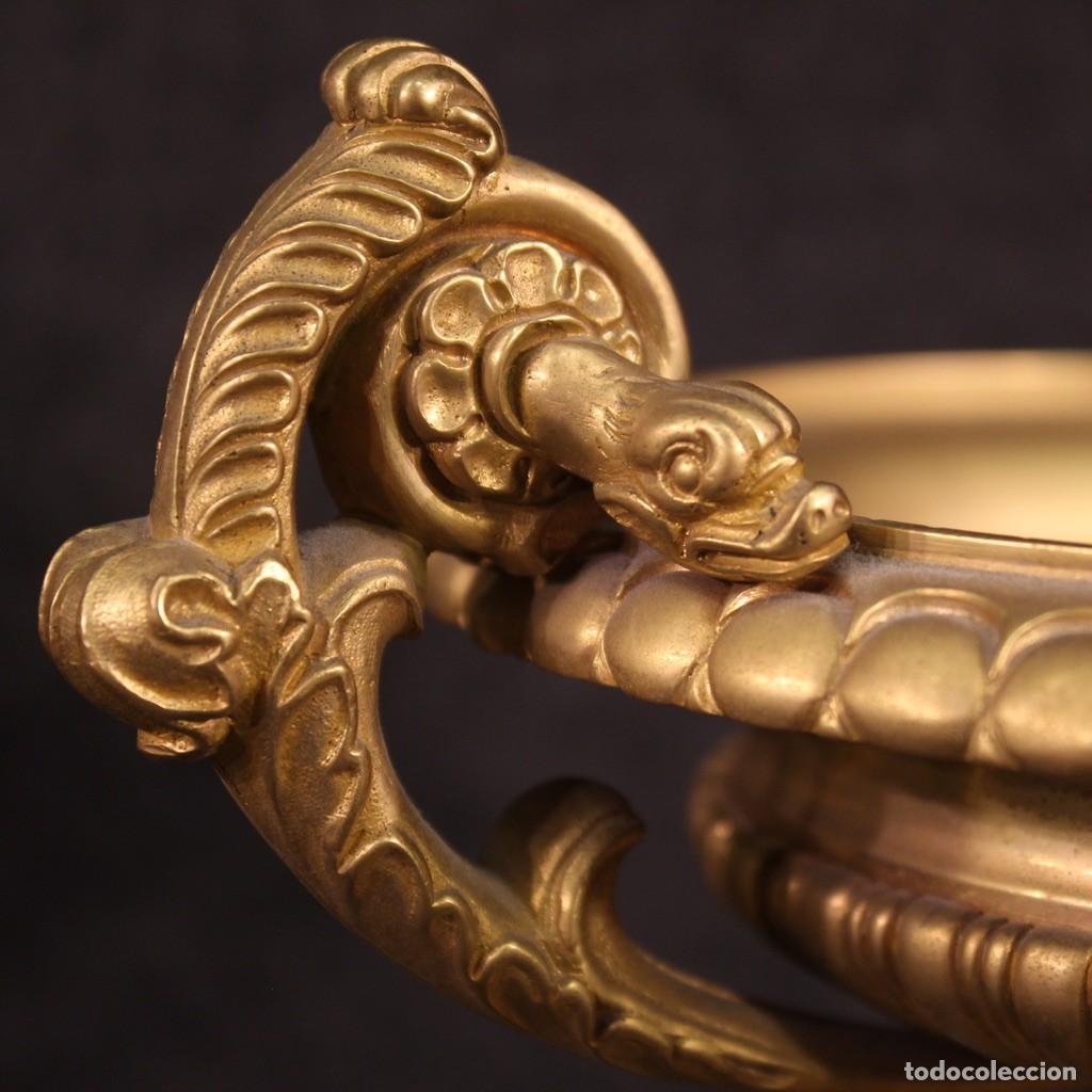 Antig&uuml;edades: Par de centros de mesa de bronce dorado y m&aacute;rmol amarillo - Foto 9