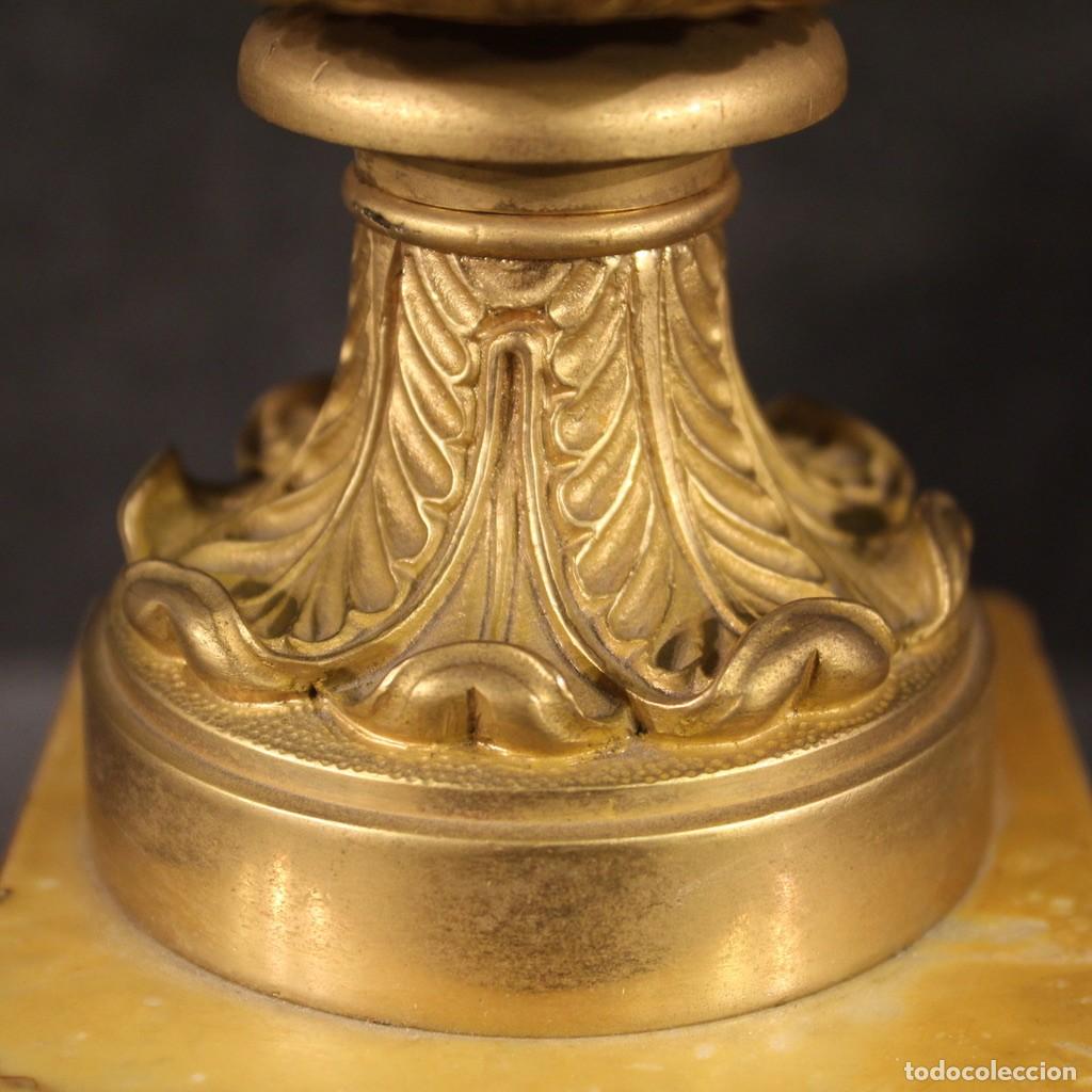 Antig&uuml;edades: Par de centros de mesa de bronce dorado y m&aacute;rmol amarillo - Foto 11