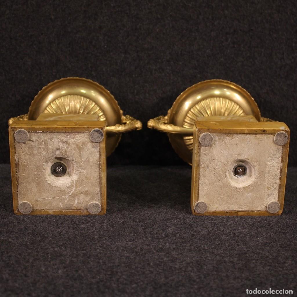 Antig&uuml;edades: Par de centros de mesa de bronce dorado y m&aacute;rmol amarillo - Foto 12