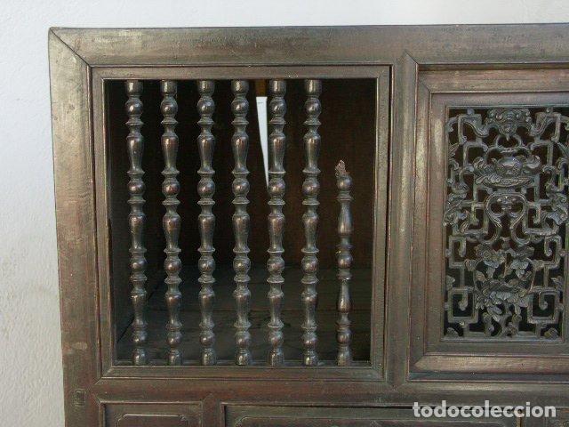 Antig&uuml;edades: Bahut en palissandre Chinois sculpt&eacute; - Foto 4