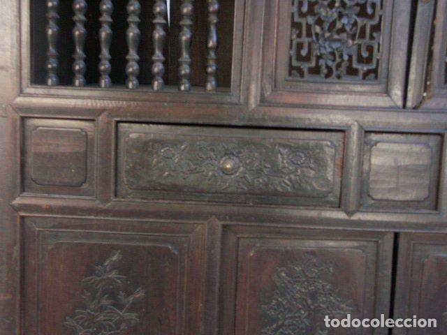 Antig&uuml;edades: Bahut en palissandre Chinois sculpt&eacute; - Foto 5