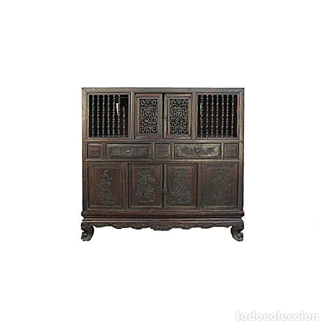 Antig&uuml;edades: Bahut en palissandre Chinois sculpt&eacute; - Foto 1