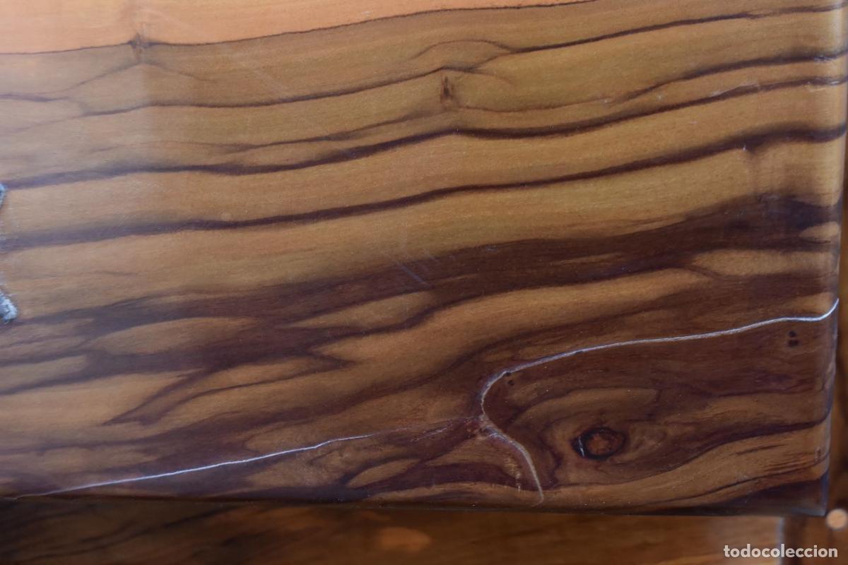 Antig&uuml;edades: Commode Brutaliste forme libre en olivier - Foto 9