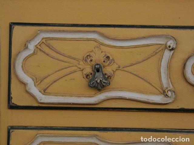 Antig&uuml;edades: Commode de style Louis XV laqu&eacute;e jaune - Foto 10