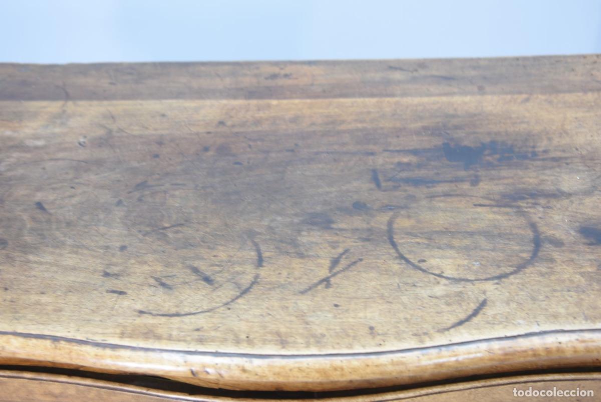 Antig&uuml;edades: Commode sauteuse en noyer &eacute;poque XVIIIe si&egrave;cle - Foto 4