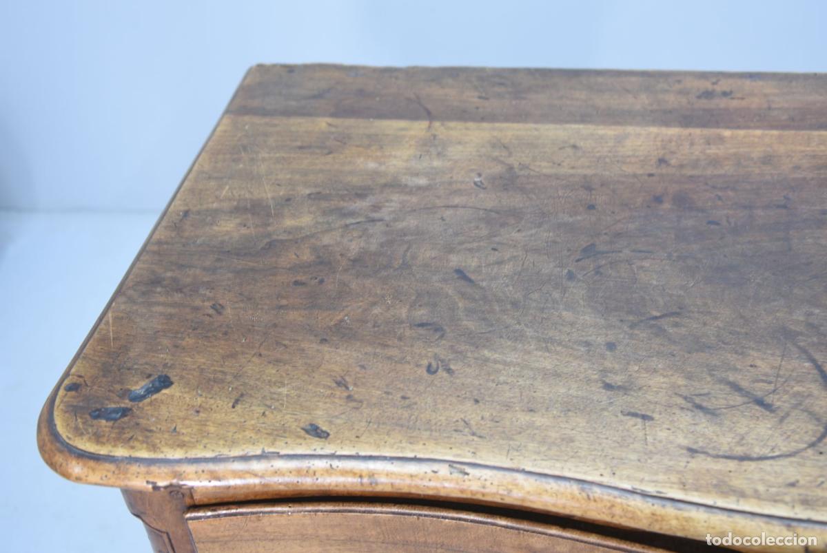 Antig&uuml;edades: Commode sauteuse en noyer &eacute;poque XVIIIe si&egrave;cle - Foto 6