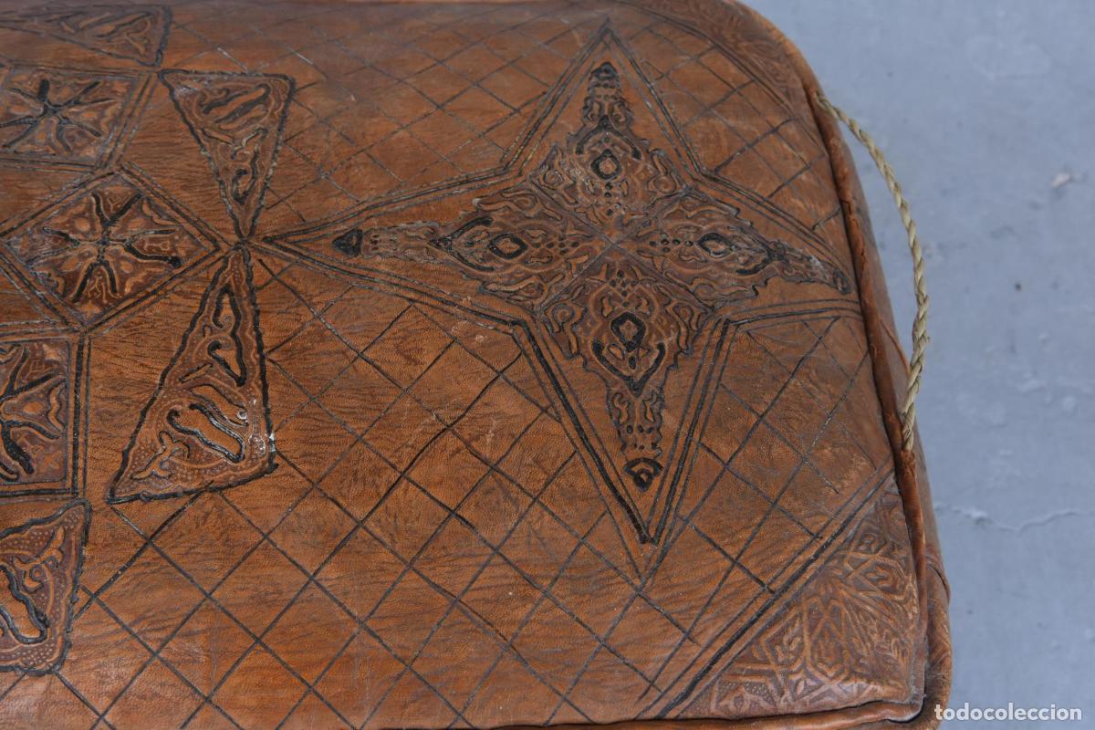 Antig&uuml;edades: Pouf de style oriental en cuir grav&eacute; - Foto 3