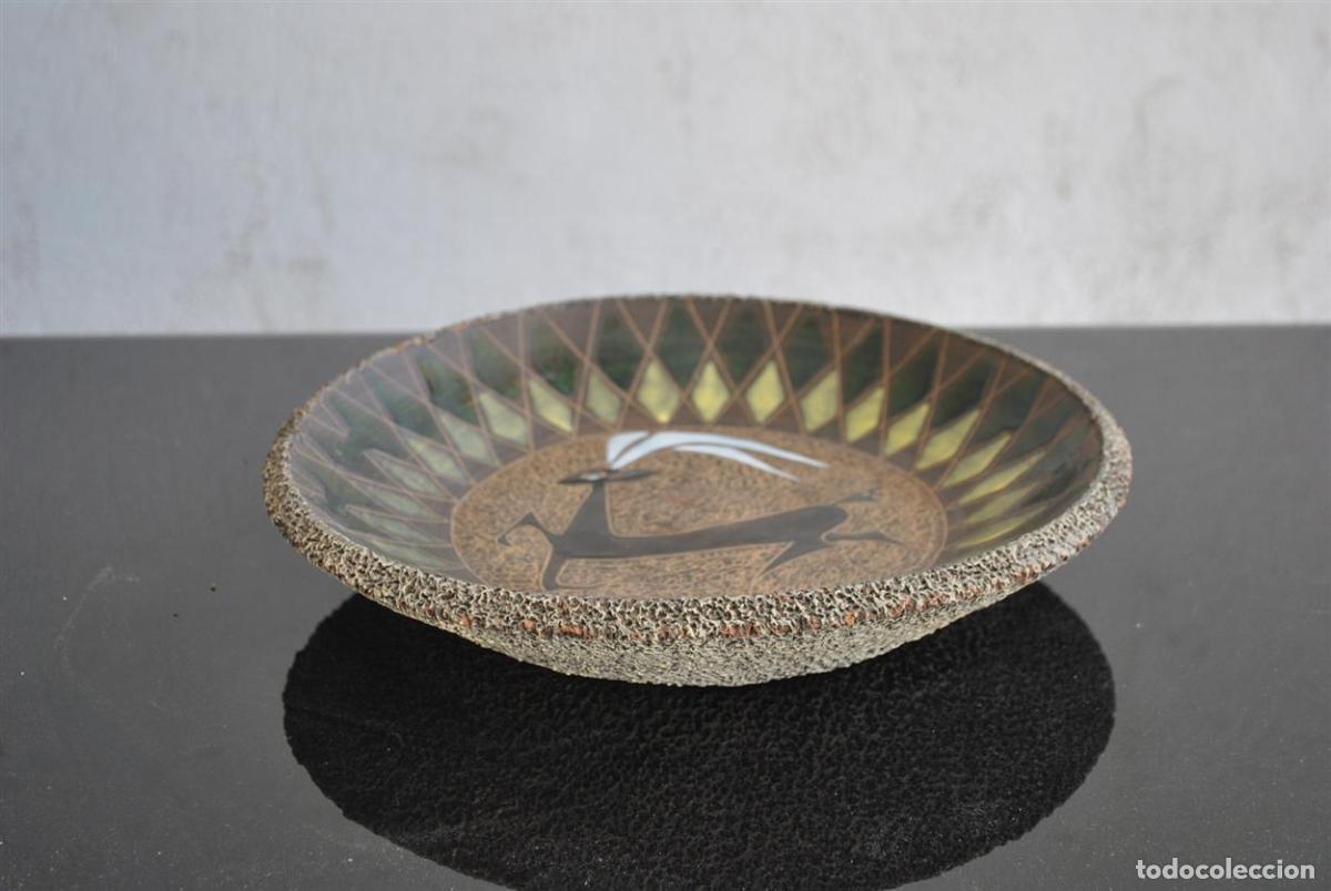Antig&uuml;edades: Assiette &eacute;maill&eacute;e en terre cuite d&eacute;cor &agrave; lantilope - Foto 6
