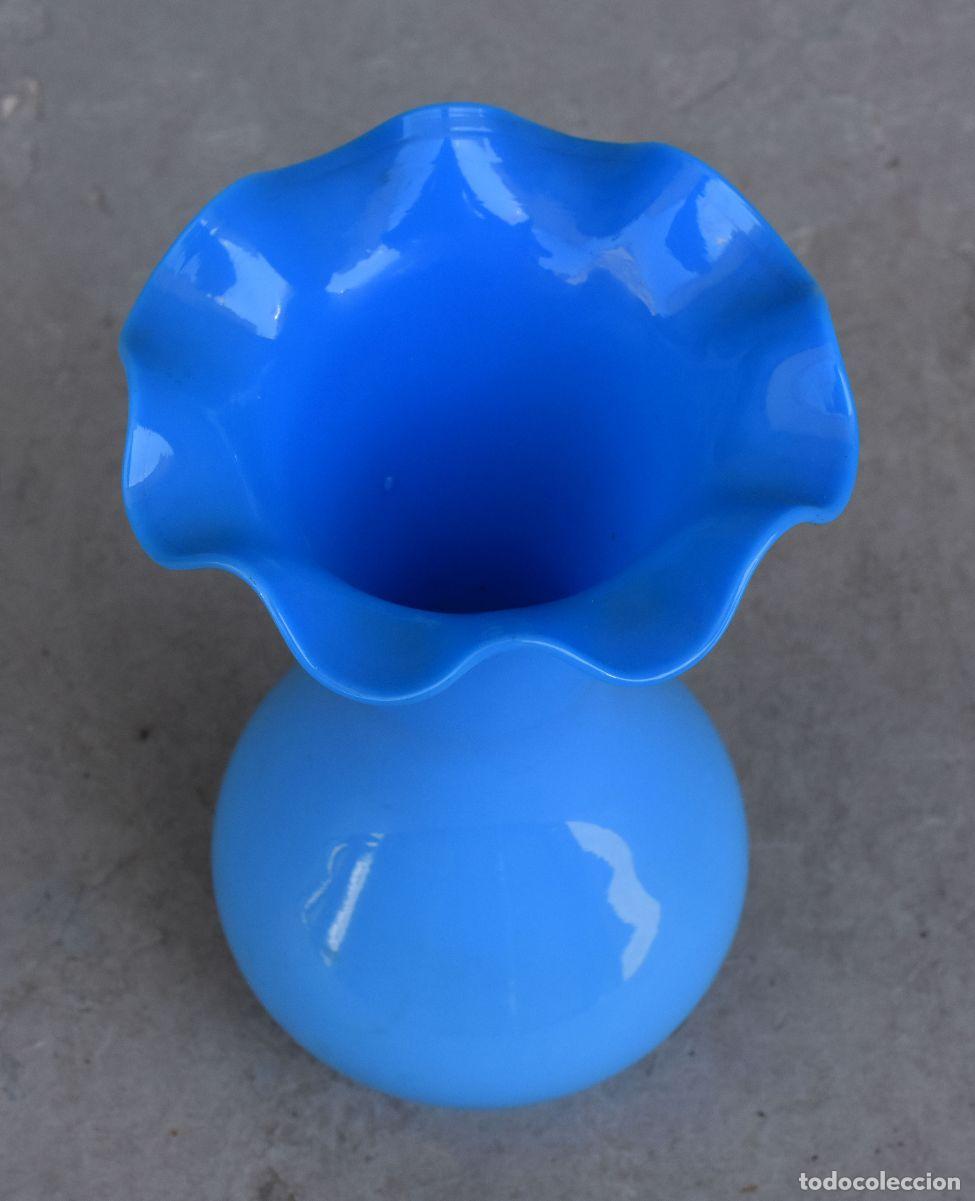 Antig&uuml;edades: Vase en opaline bleue &agrave; collerette - Foto 2