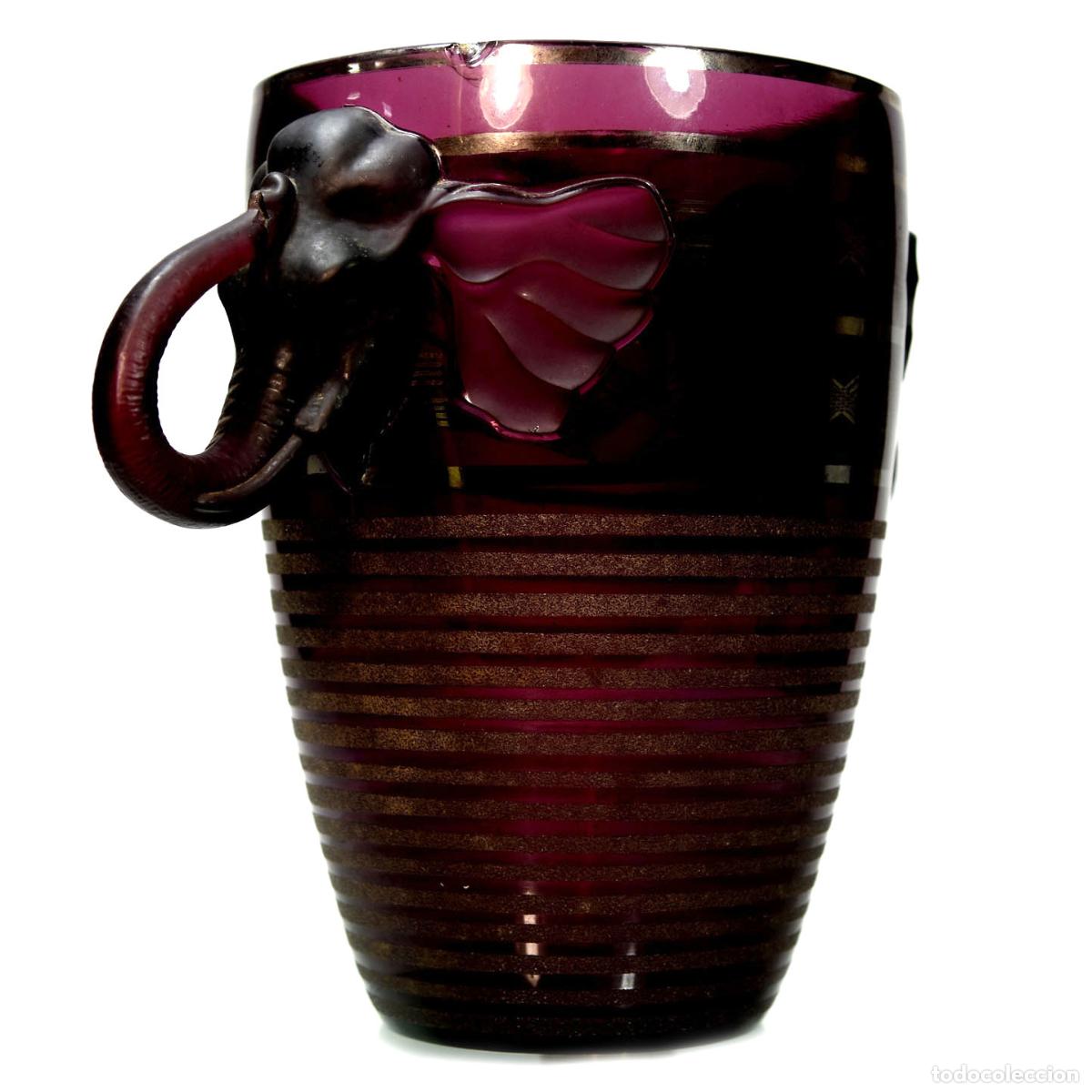 Antig&uuml;edades: Vase &agrave; anse en verre violet aux &eacute;l&eacute;phants - Foto 2