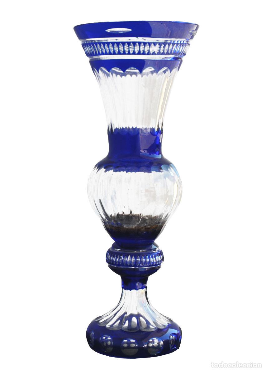 Antig&uuml;edades: Vase en cristal doubl&eacute; bleu taill&eacute; 61 cm H - Foto 1