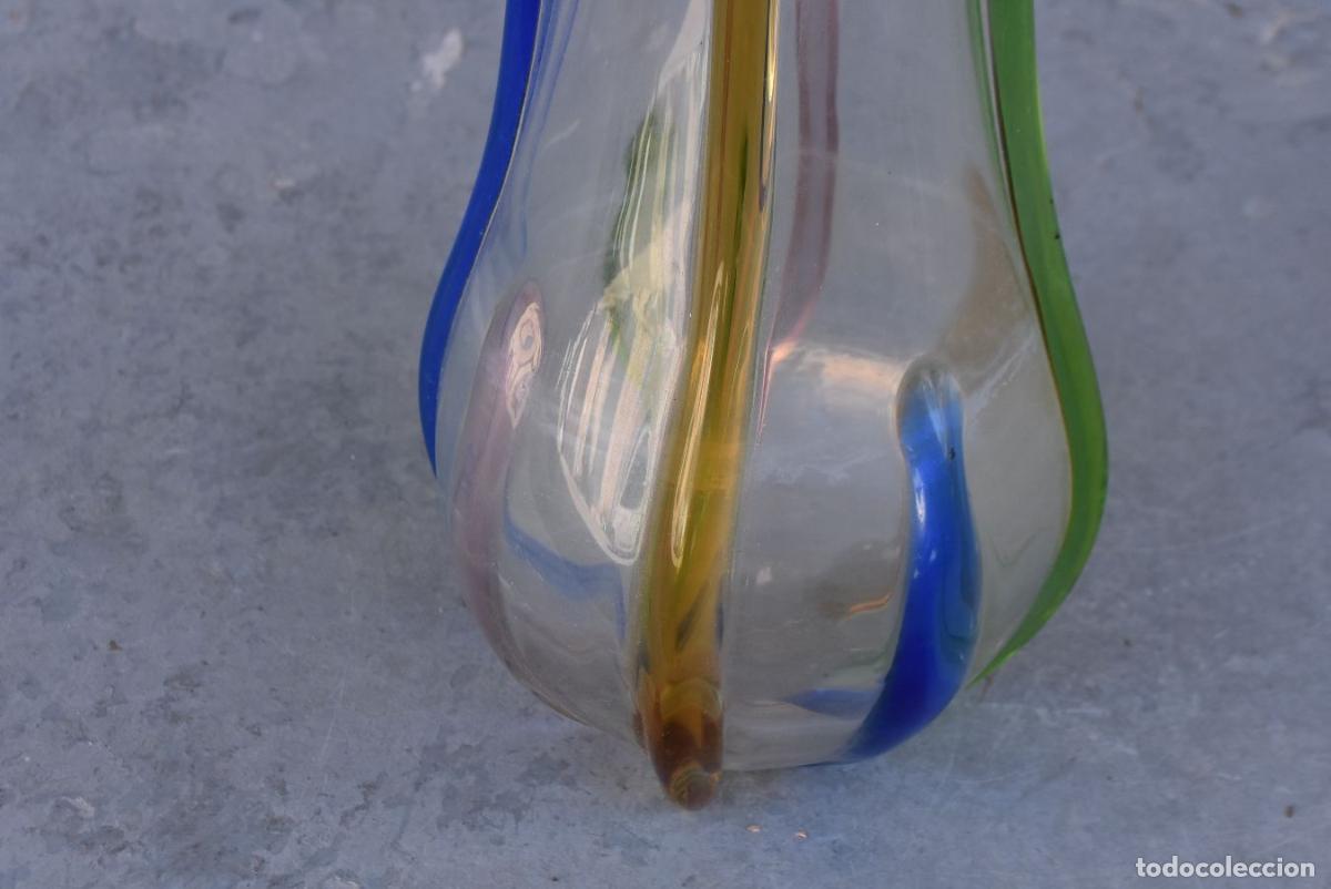 Antig&uuml;edades: Vase en verre color&eacute; forme tulipe - Foto 3