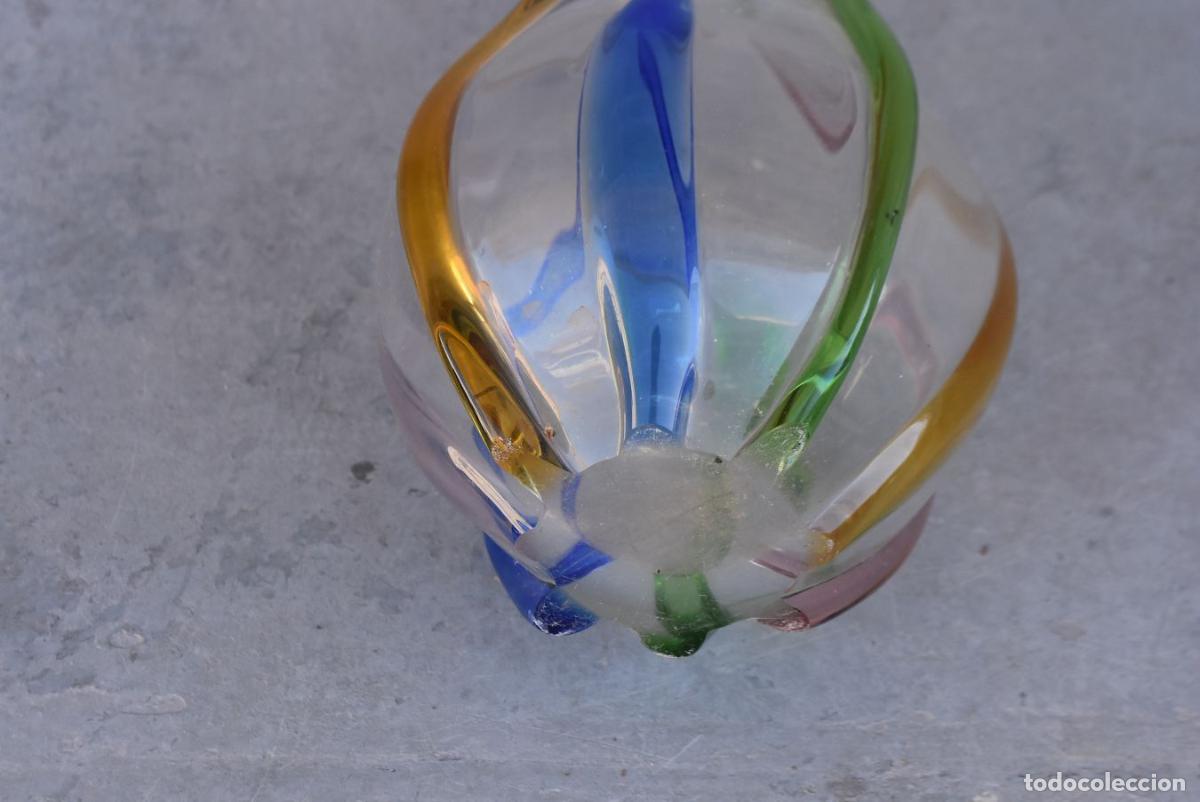 Antig&uuml;edades: Vase en verre color&eacute; forme tulipe - Foto 5