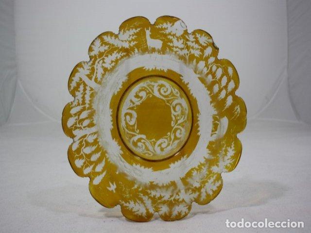 Antig&uuml;edades: Assiette en cristal grav&eacute; de boh&egrave;me - Foto 2