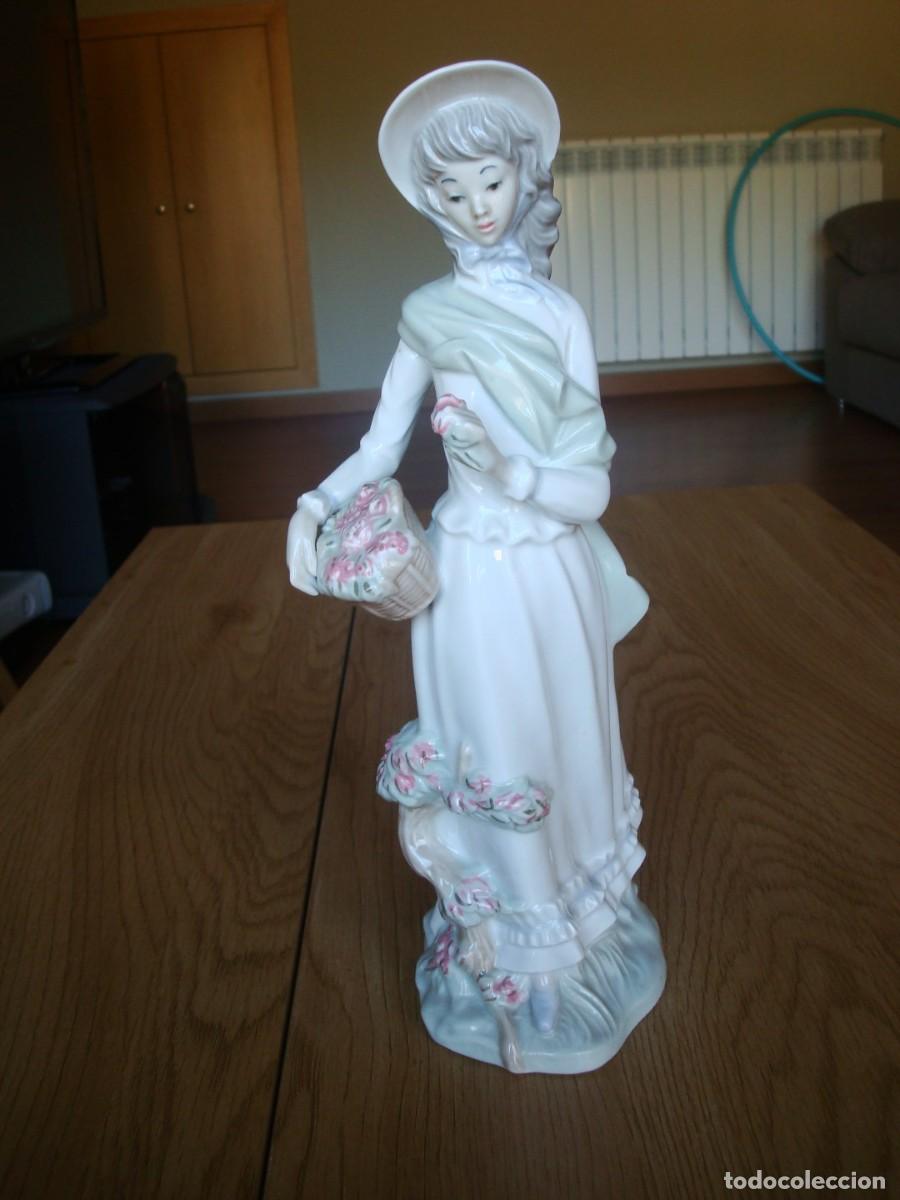 Oggetti Antichi: Figura porcelana Mujer (chica, joven, dama) con cesto flores