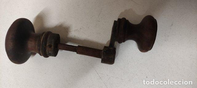 Antig&uuml;edades: ANTIGUAS MANILLAS EN MADERA Y BRONCE - Foto 3