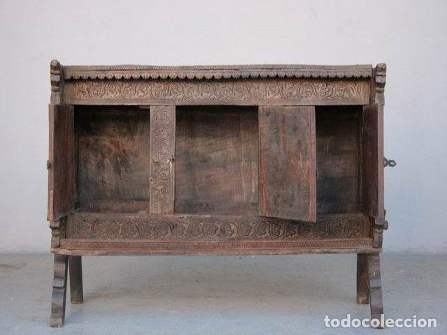Antig&uuml;edades: Coffre bois sculpt&eacute; &eacute;l&eacute;ments anciens - Foto 3
