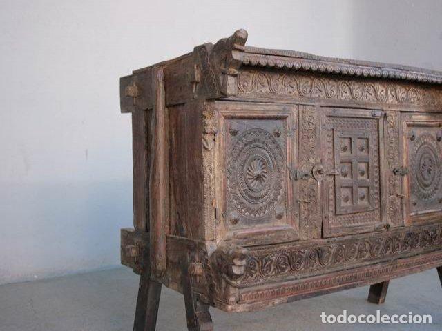Antig&uuml;edades: Coffre bois sculpt&eacute; &eacute;l&eacute;ments anciens - Foto 6