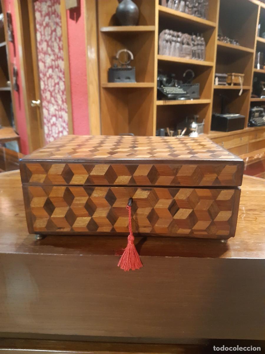 Antig&uuml;edades: CAJA/TOCADOR DE MARQUETERIA. &iexcl;&iexcl; UNA PASADA!! - Foto 1
