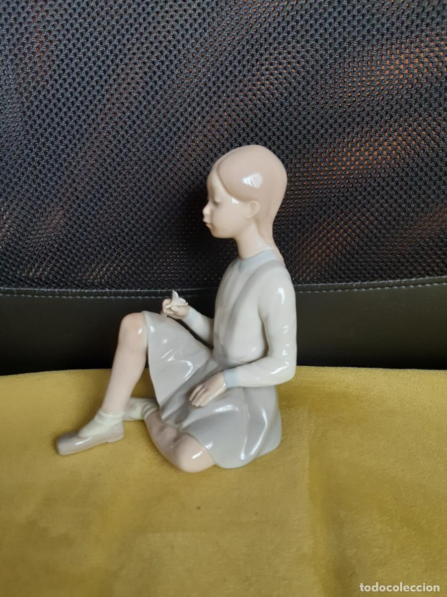 Antig&uuml;edades: Figura Lladr&oacute; ni&ntilde;a sentada - Foto 2