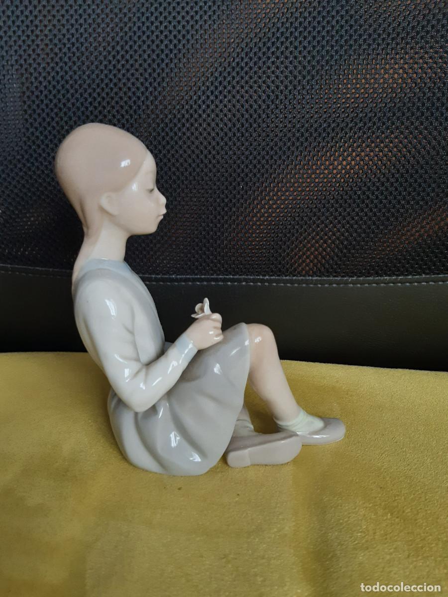 Antig&uuml;edades: Figura Lladr&oacute; ni&ntilde;a sentada - Foto 3
