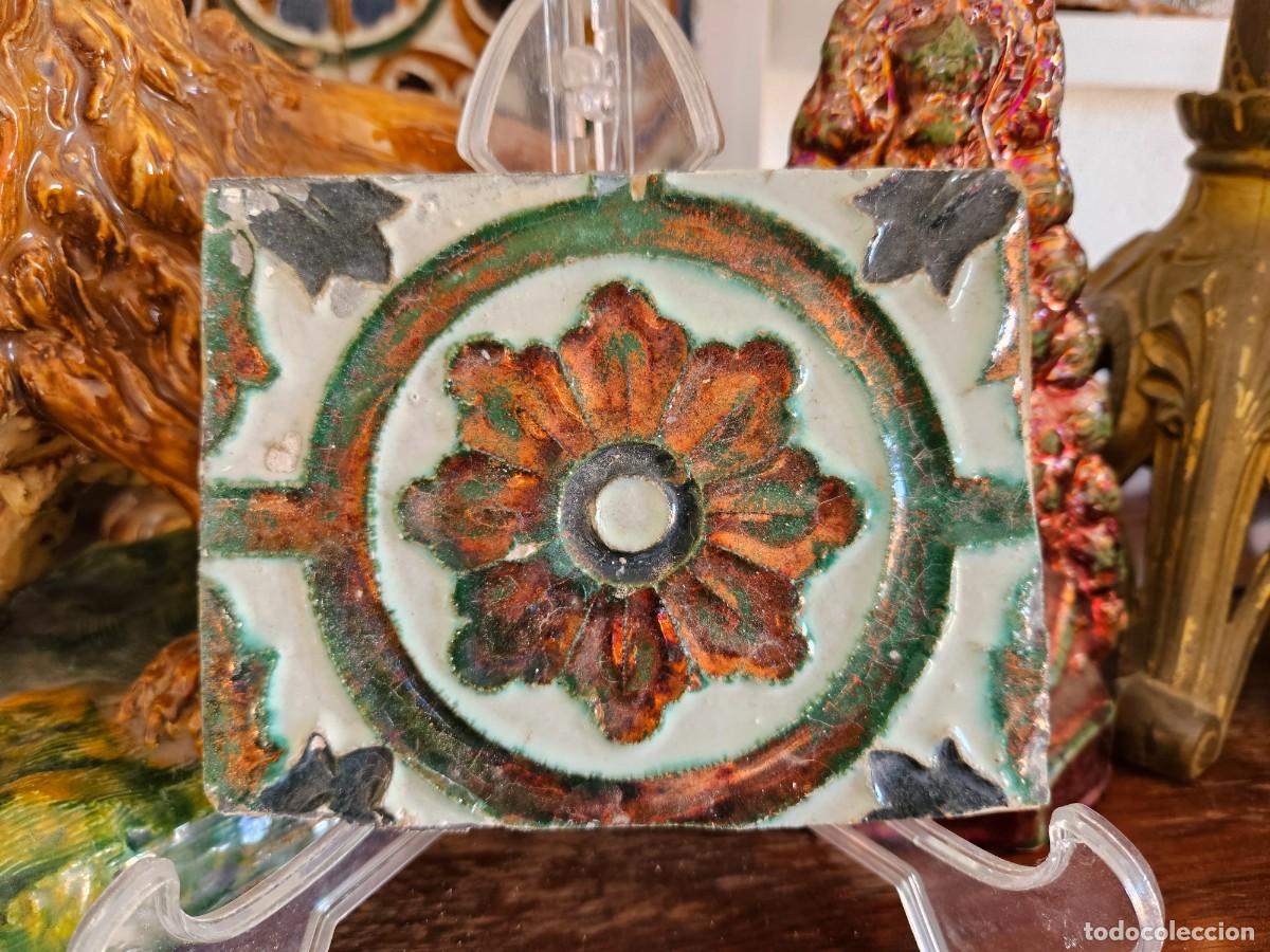 Antig&uuml;edades: Azulejo reflejos siglo XVIII - Foto 1