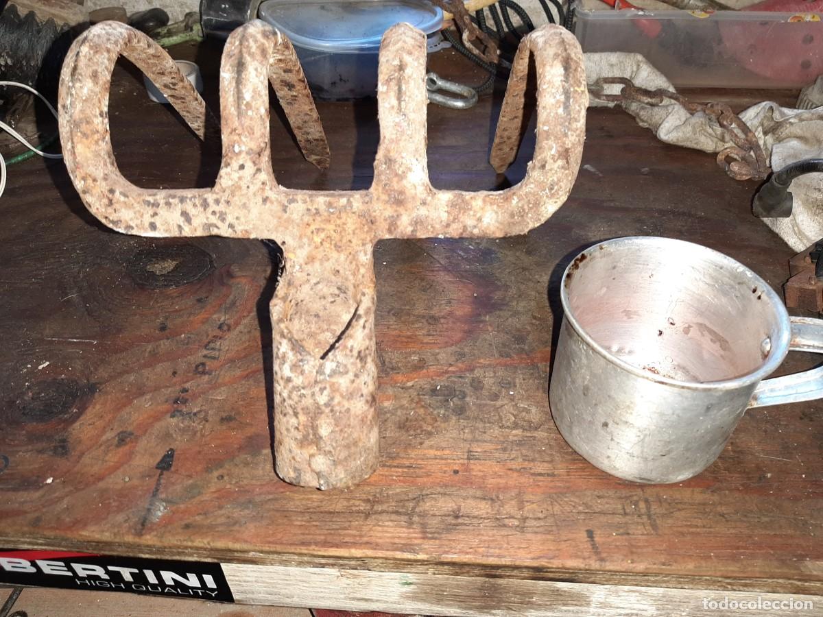 Antig&uuml;edades: Antiguo rastrillo curvo - Foto 3