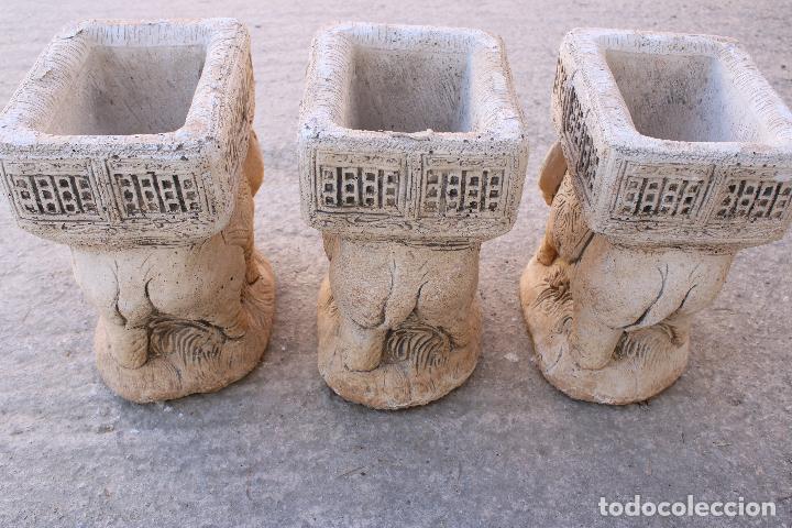 Antig&uuml;edades: 3 maceteros, 3 elefantes de piedra artificial - Foto 4