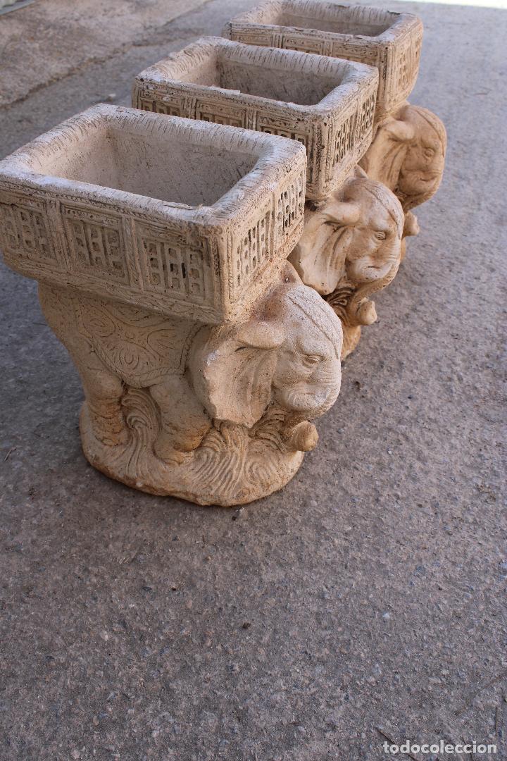 Antig&uuml;edades: 3 maceteros, 3 elefantes de piedra artificial - Foto 6