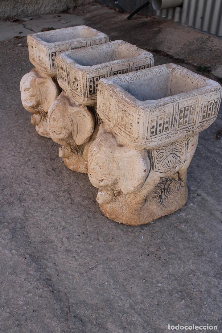Antig&uuml;edades: 3 maceteros, 3 elefantes de piedra artificial - Foto 9