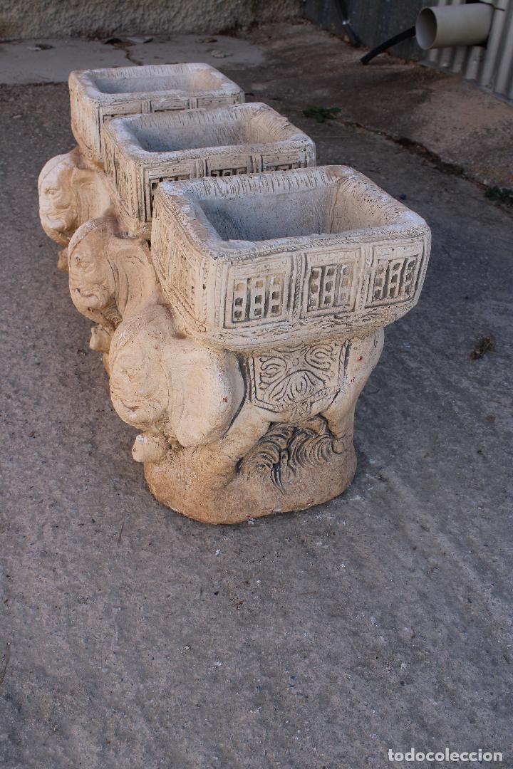 Antig&uuml;edades: 3 maceteros, 3 elefantes de piedra artificial - Foto 10