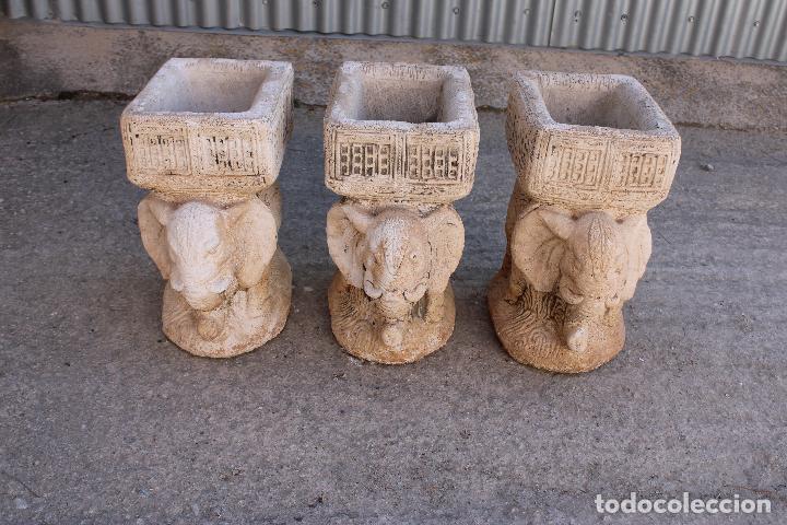 Antig&uuml;edades: 3 maceteros, 3 elefantes de piedra artificial - Foto 1
