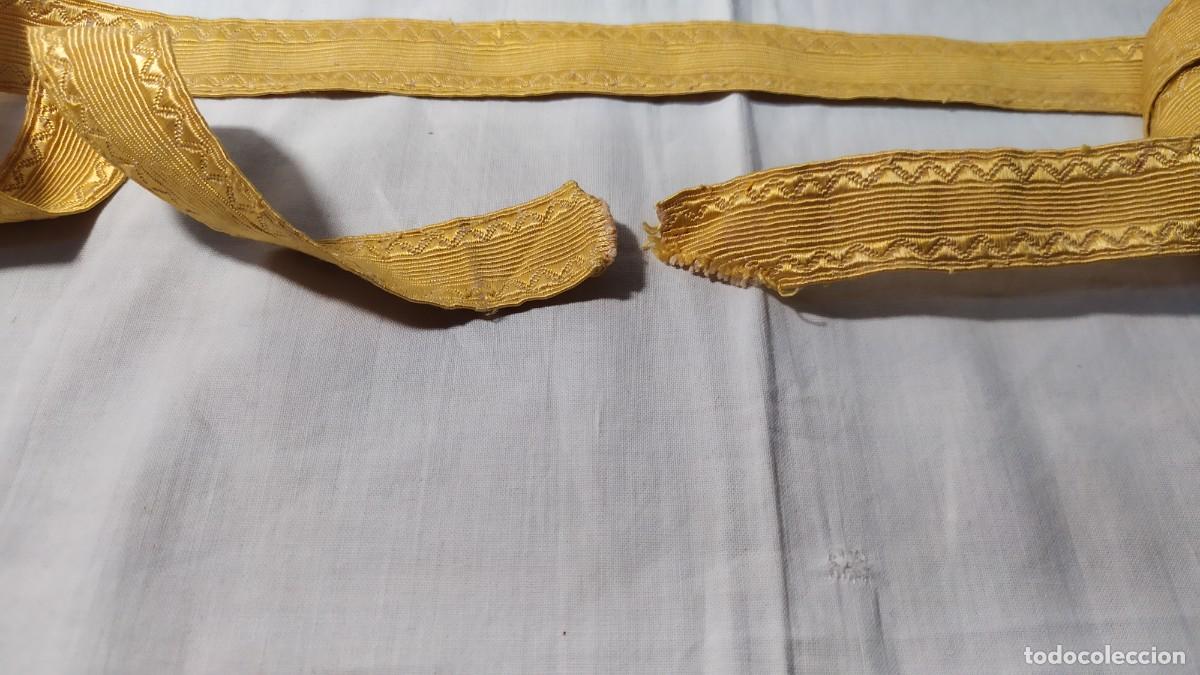Antig&uuml;edades: GAL&Oacute;N ANTIGUO DE SEDA Y ALGOD&Oacute;N EN AMARILLO - Foto 3