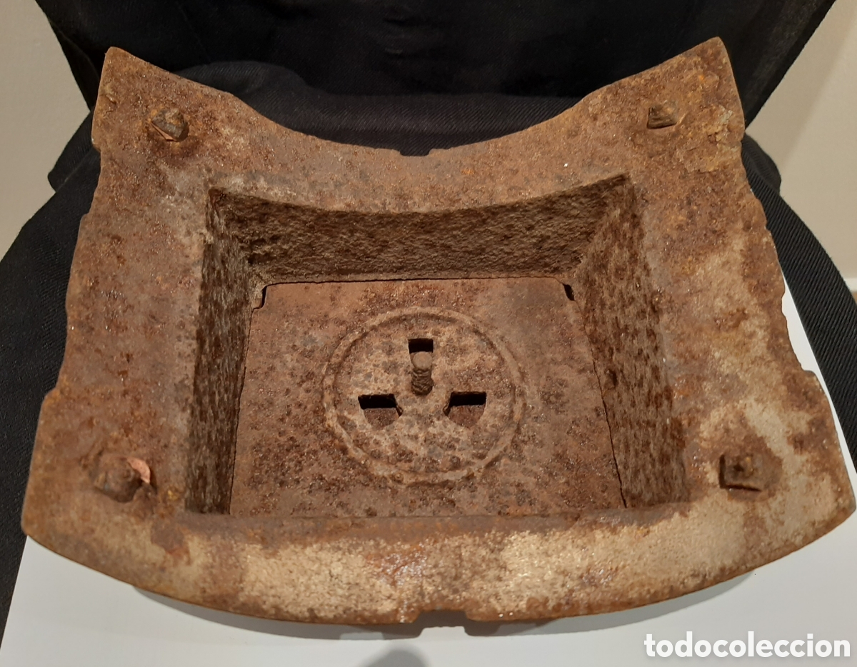 Antig&uuml;edades: Antigua puerta de estufa de hierro. - Foto 7