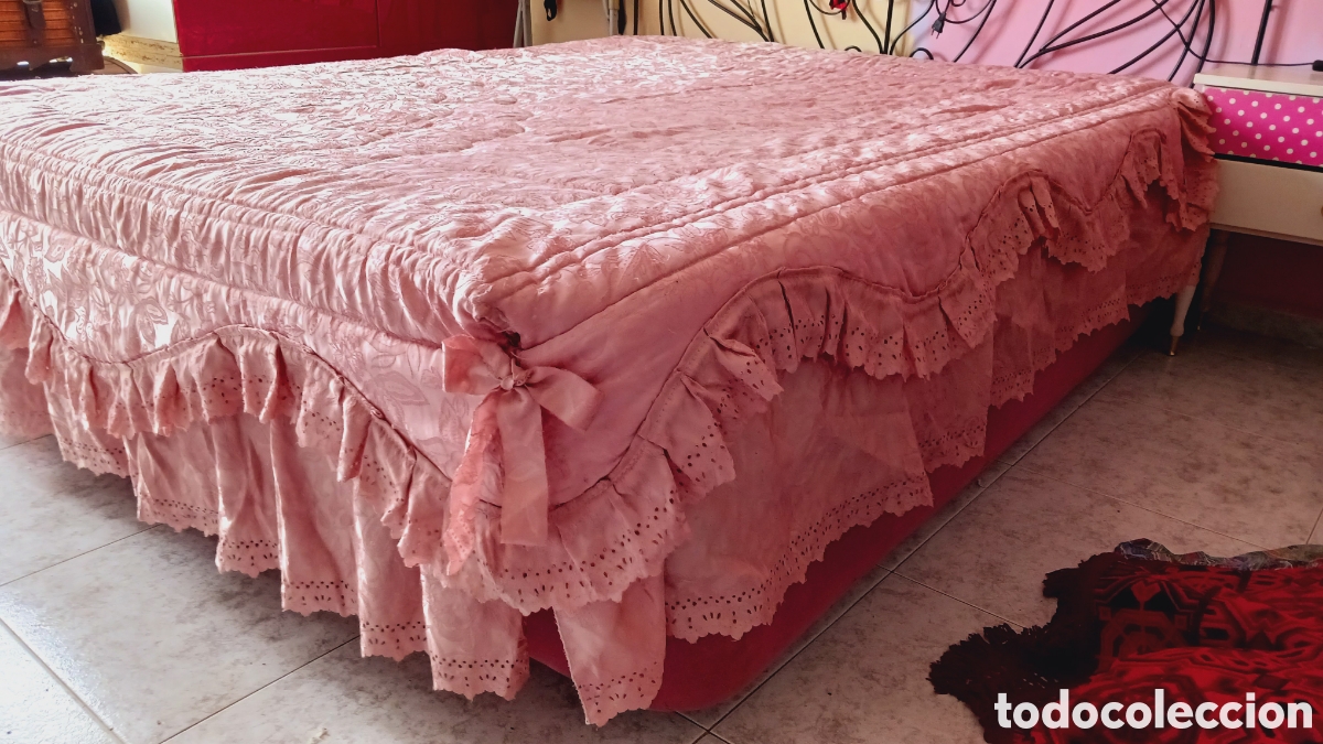 Antig&uuml;edades: Colcha rosa con volantes y lazos - Foto 4