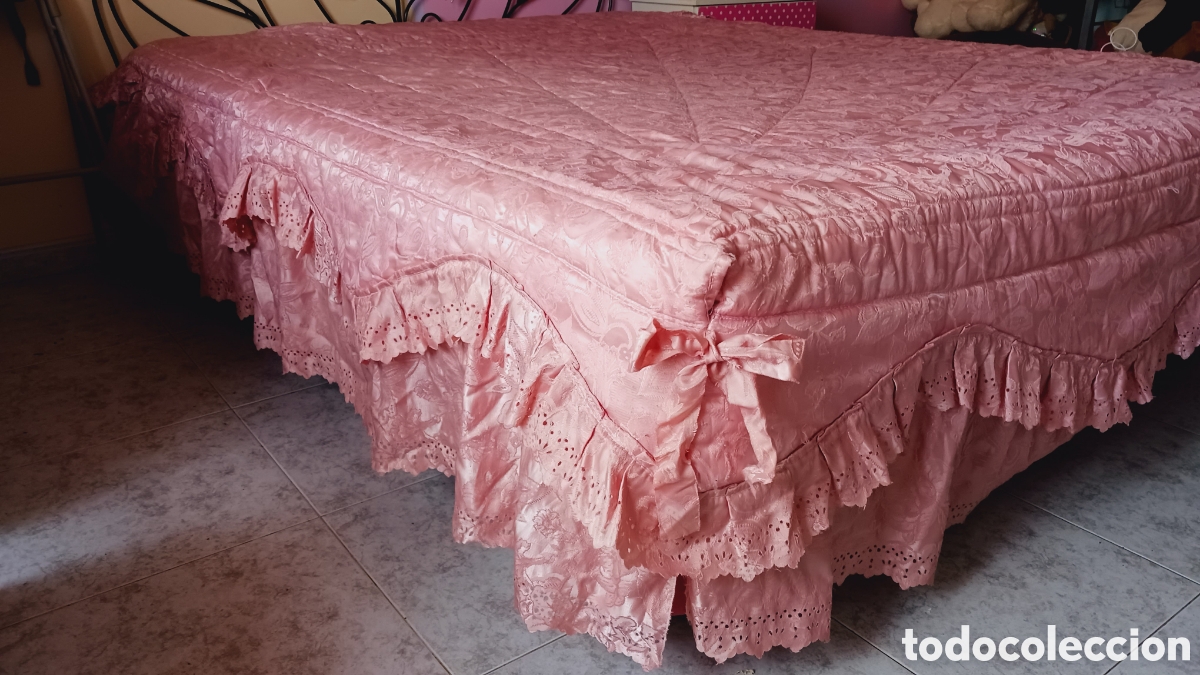 Antig&uuml;edades: Colcha rosa con volantes y lazos - Foto 5