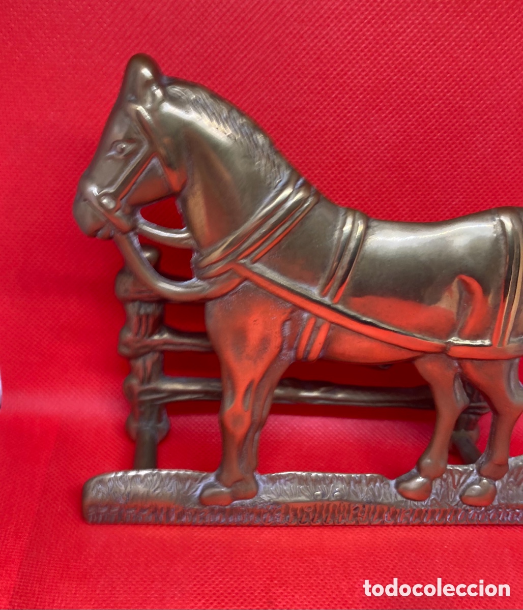Antig&uuml;edades: ANTIGUO SUJETACARTAS DE BRONCE CIRCA 1950 - Foto 2