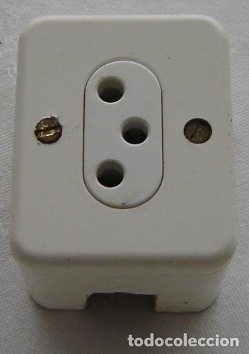 Antig&uuml;edades: ENCHUFE DE PARED TIPO CAJA -MEDIDA 4,5*6*4 CMS - Foto 1