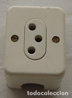 Antig&uuml;edades: ENCHUFE DE PARED TIPO CAJA -MEDIDA 4,5*6*4 CMS - Foto 1