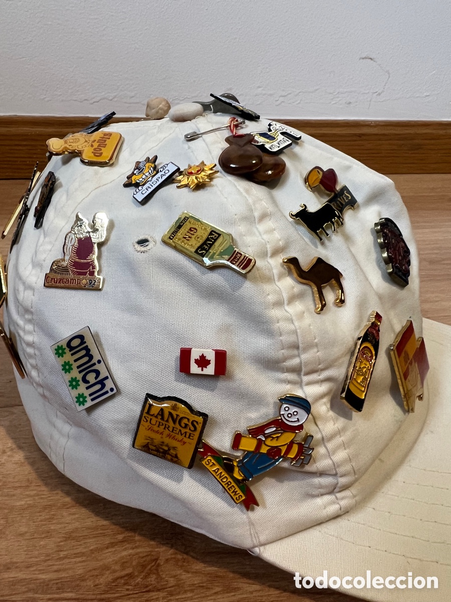 Antig&uuml;edades: Gorra con pins vintage - Foto 5