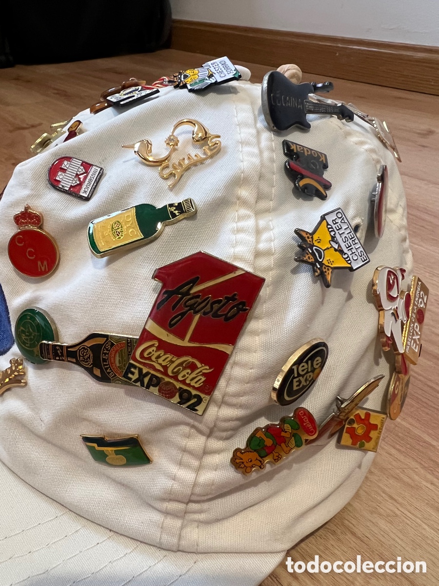 Antig&uuml;edades: Gorra con pins vintage - Foto 6
