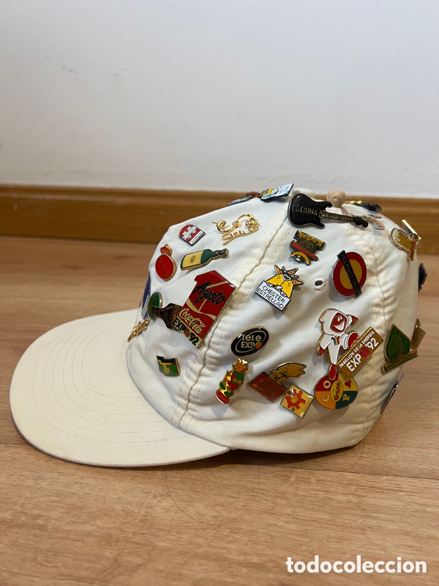 Antig&uuml;edades: Gorra con pins vintage - Foto 7