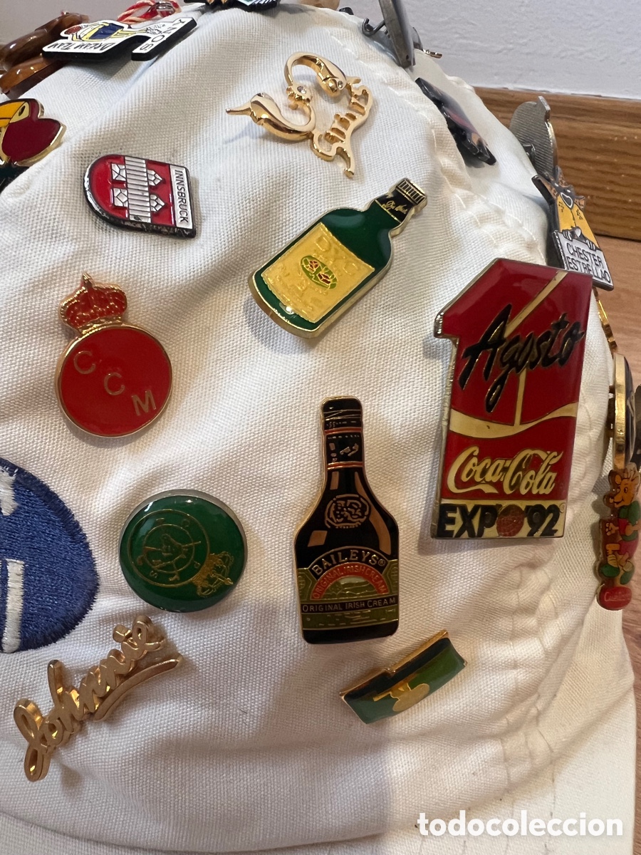 Antig&uuml;edades: Gorra con pins vintage - Foto 9