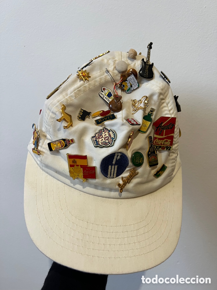 Antig&uuml;edades: Gorra con pins vintage - Foto 11