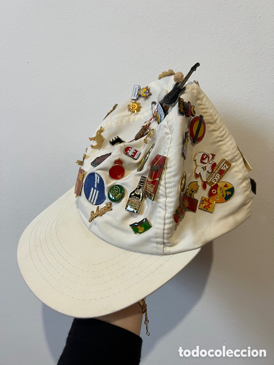 Antig&uuml;edades: Gorra con pins vintage - Foto 12