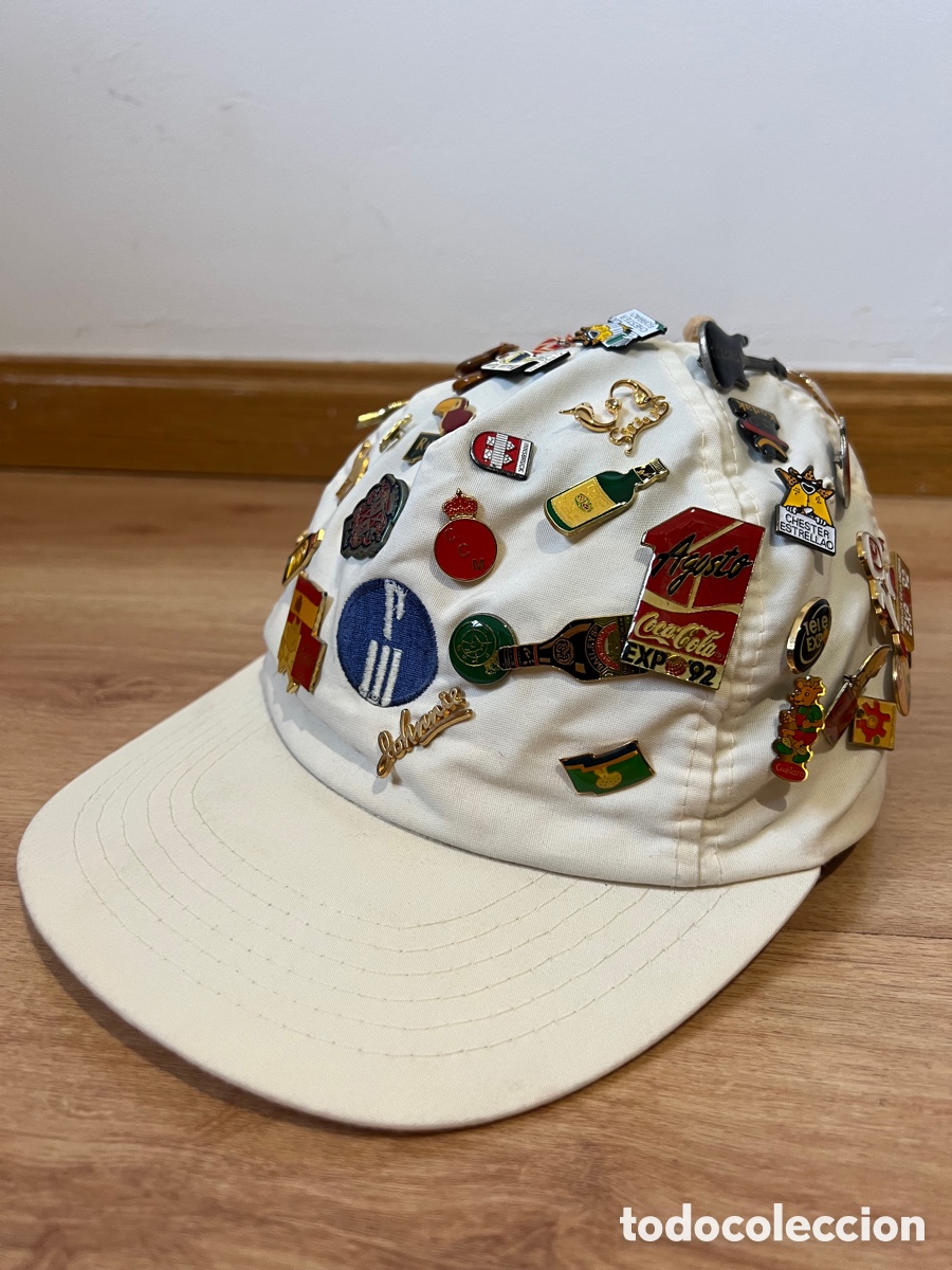 Antig&uuml;edades: Gorra con pins vintage - Foto 2