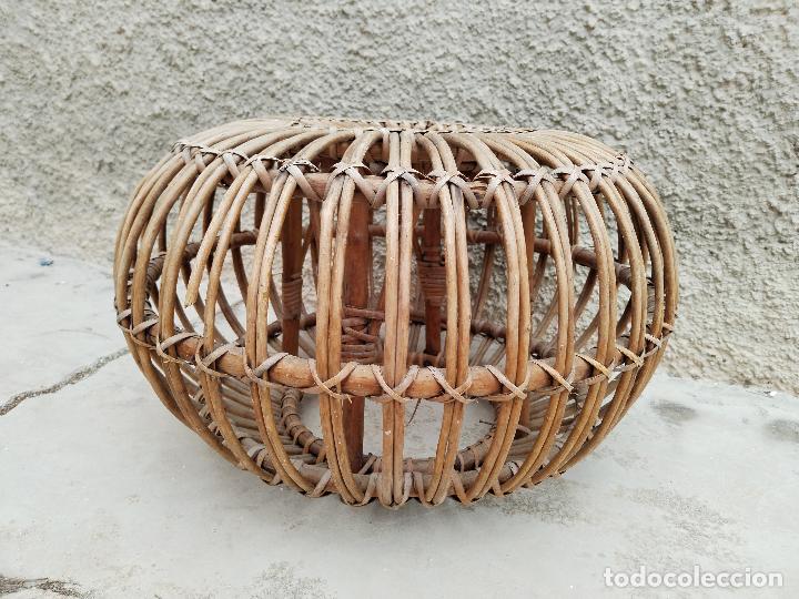 Antig&uuml;edades: mesa de mimbre - Foto 2