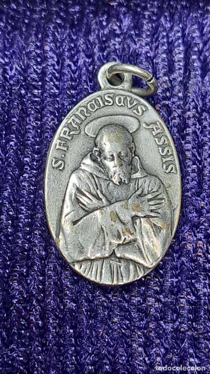 Antig&uuml;edades: Medalla de San Francisco de As&iacute;s Grabada con Bendici&oacute;n - Foto 1